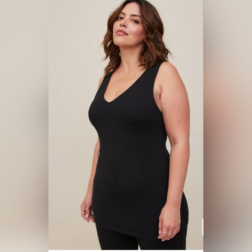 Torrid 6 NWT Foxy V-Neck Tank black 6x 6 30